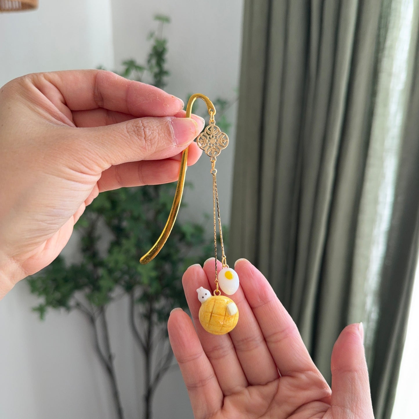 Pineapple Bun & Egg Spinner | Keychain | Phone Charms | Bookmark